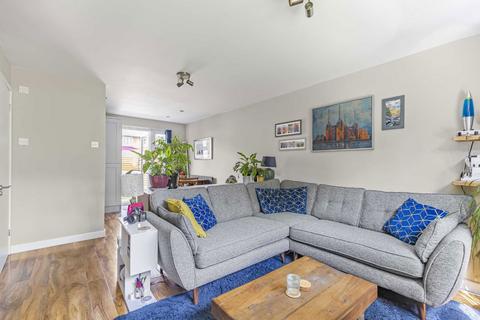 3 Victors Drive, Hampton, TW12 3PJ
