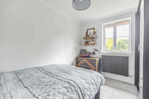 3 Victors Drive, Hampton, TW12 3PJ