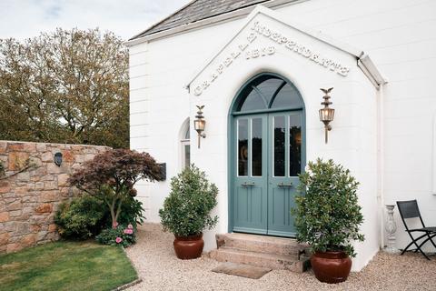 3 bedroom character property for sale, La Route de Maufant, Jersey JE2