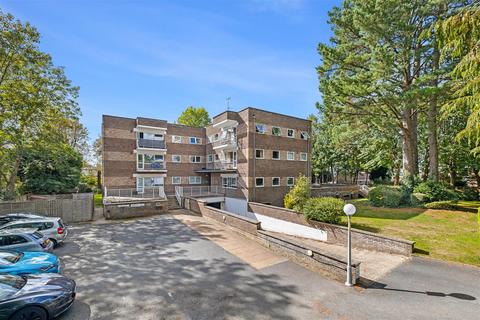 undefined, Hawthorn Close, Horsham RH12