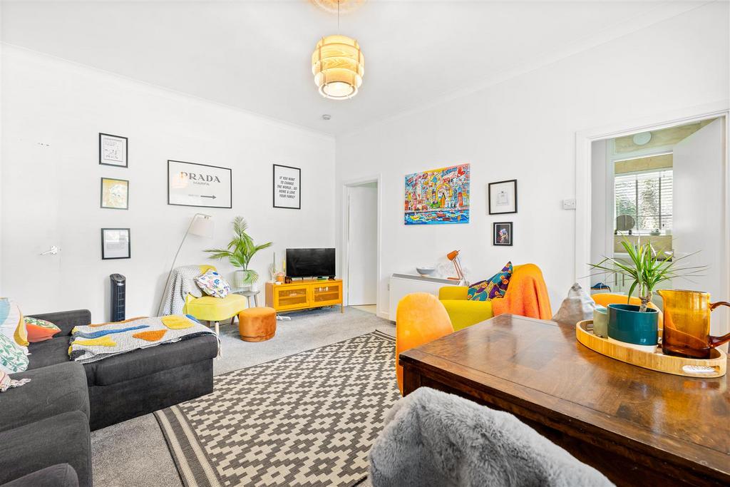 Lounge / Dining area