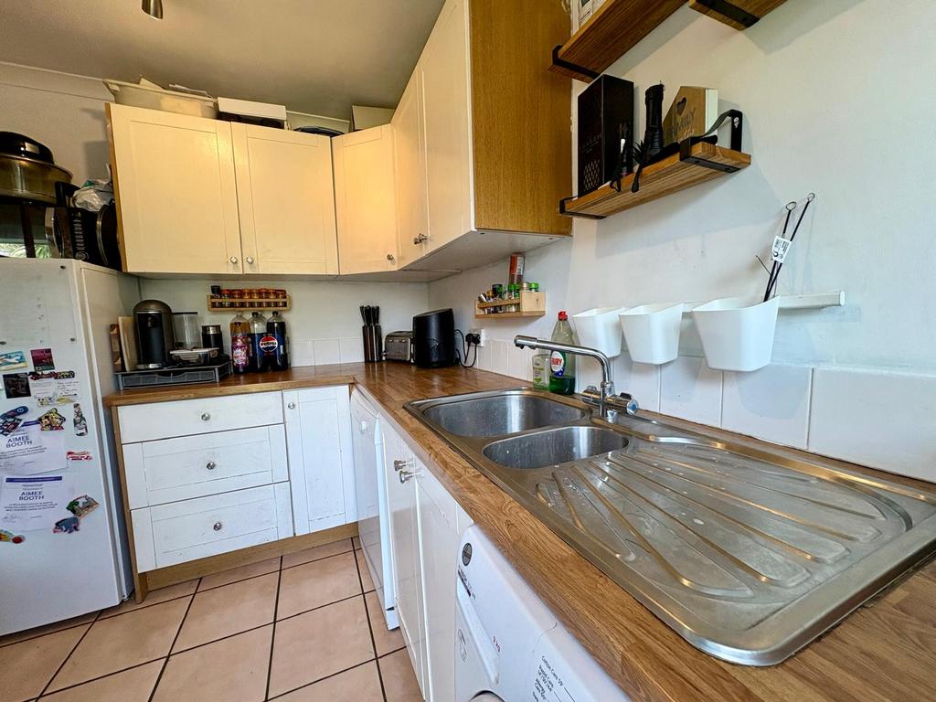 Kitchen 2.jpg