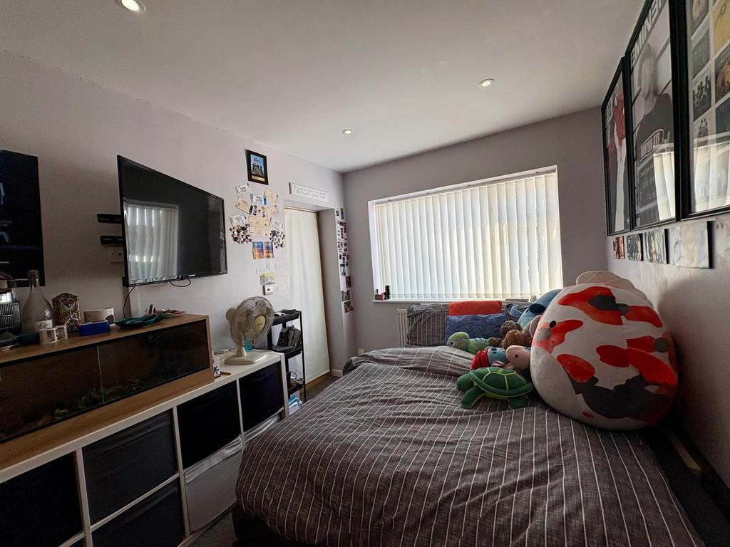 Bedroom 4.jpg