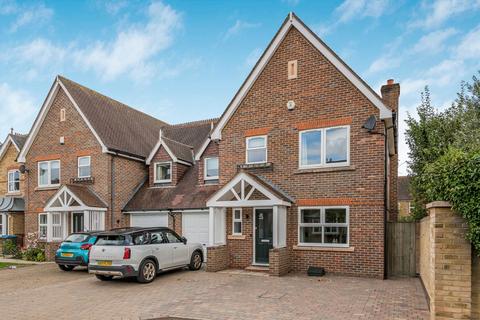 undefined, Harvey Drive, Hampton TW12