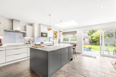 undefined, Harvey Drive, Hampton TW12
