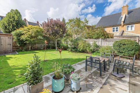 23 Harvey Drive, Hampton, TW12 2FB