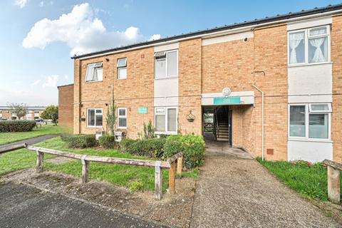 2 bedroom flat for sale, BYFLEET