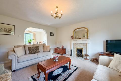 4 bedroom detached house for sale, Woodleigh Grove, Huddersfield HD4