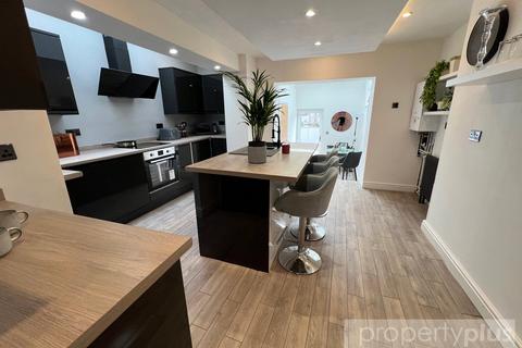 undefined, George Street, Tonypandy, Rhondda Cynon Taff, CF40