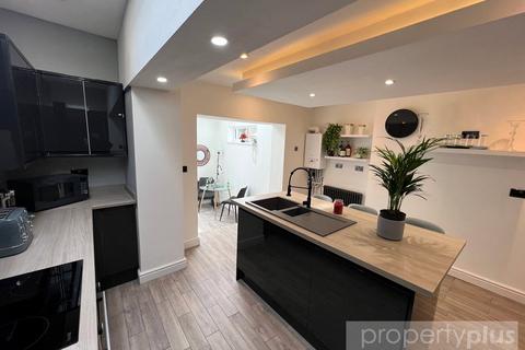 undefined, George Street, Tonypandy, Rhondda Cynon Taff, CF40