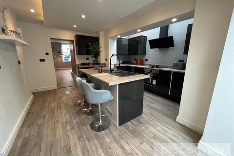 undefined, George Street, Tonypandy, Rhondda Cynon Taff, CF40