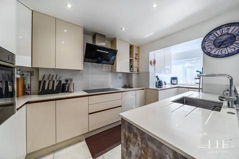 4 bedroom terraced house for sale, Yale Way, Hornchurch