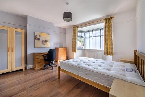 2 bedroom apartment to rent, *Available Now* Chillingham Road, Heaton, NE6
