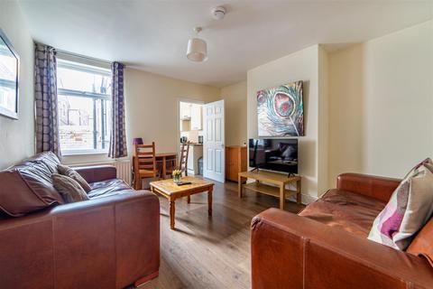 2 bedroom apartment to rent, *Available Now* Chillingham Road, Heaton, NE6