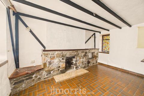 undefined, Orchard Row, Llangwm