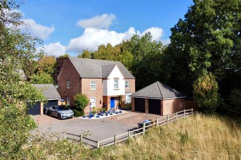 6 Sunloch Close, Burbage, Hinckley, LE10 2TT