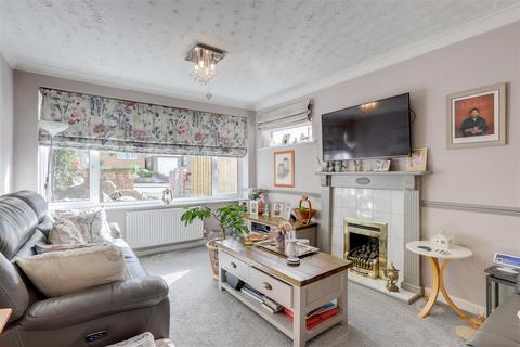 4 bedroom detached house for sale, Weaverthorpe Road, Woodthorpe NG5