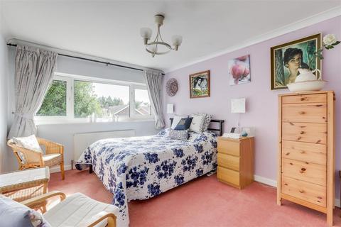 4 bedroom detached house for sale, Weaverthorpe Road, Woodthorpe NG5