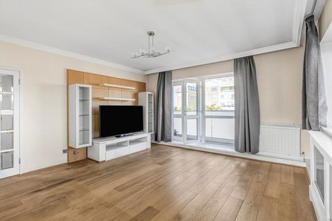 3 bedroom flat to rent, Avenue Road, London NW8