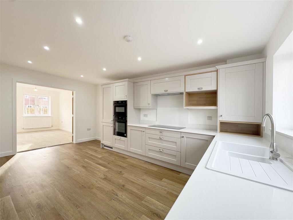 Kitchen 2 .jpg