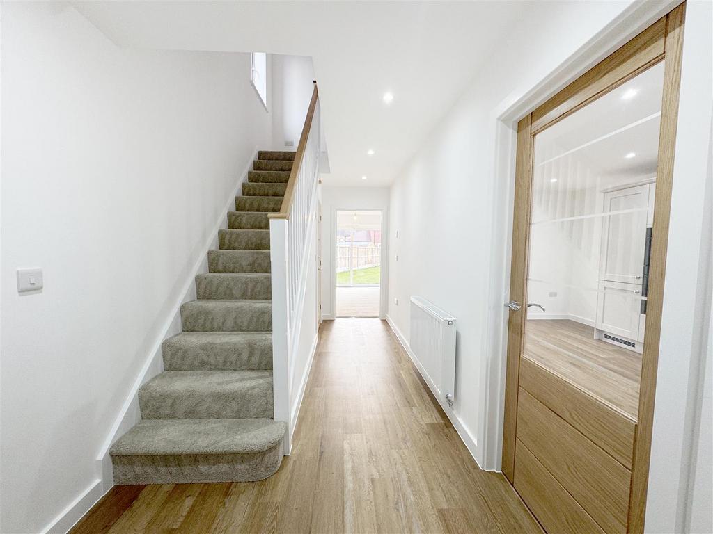 Entryway 4.jpg