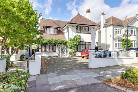 Chalkwell Avenue, Westcliff-On-Sea SS0