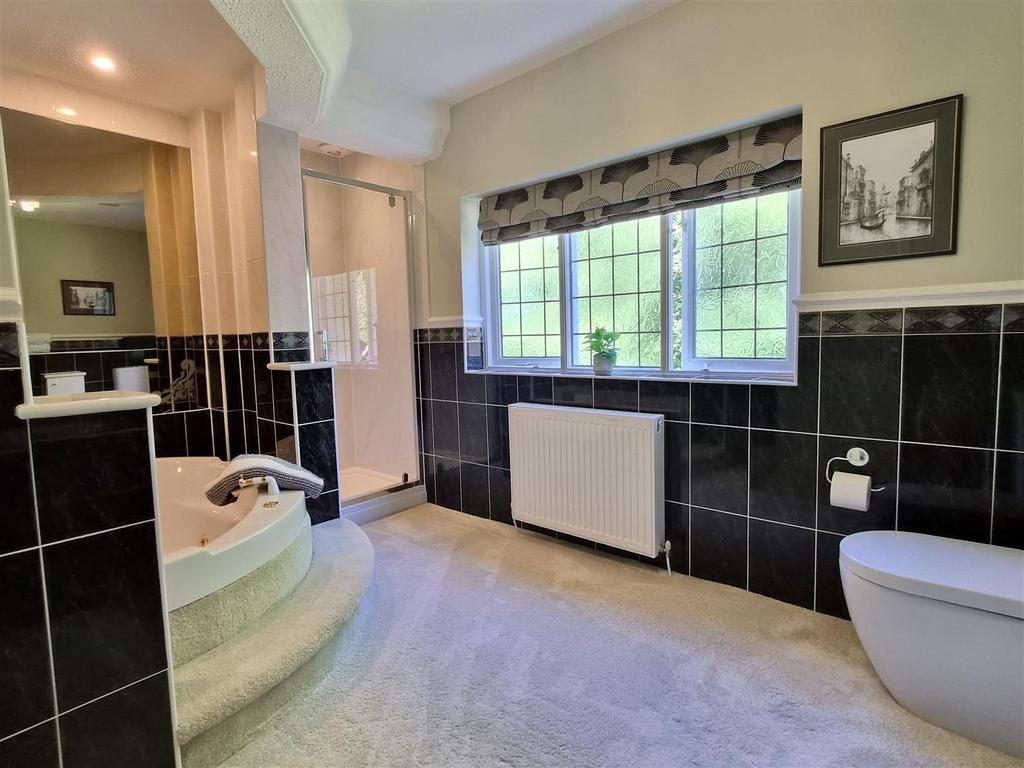 En suite bathroom/wc