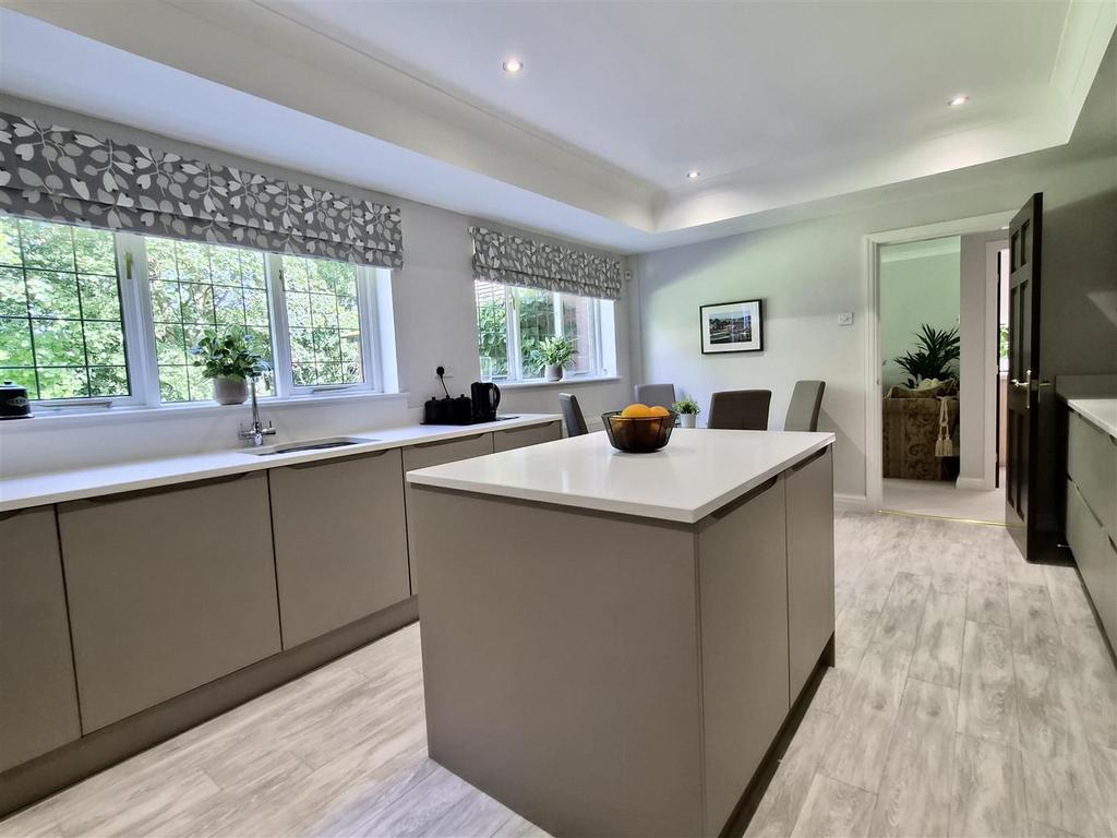Dining kitchen