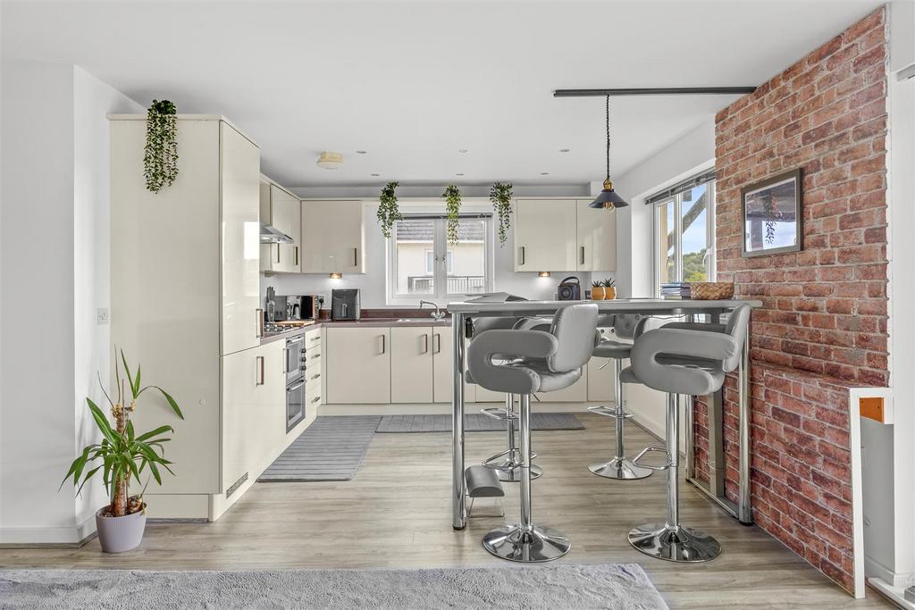 19 Lovegrove House, Ercolani Avenue, HP13 7 FZ-9.jp