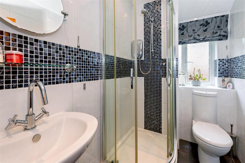 Downstairs cloakroom shower SAPL1229-20250907-Dx O 