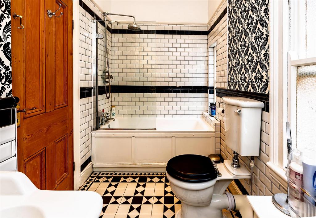 Family bathroom 1.1 SAPL1317-20250907-Dx O Deep PRIM