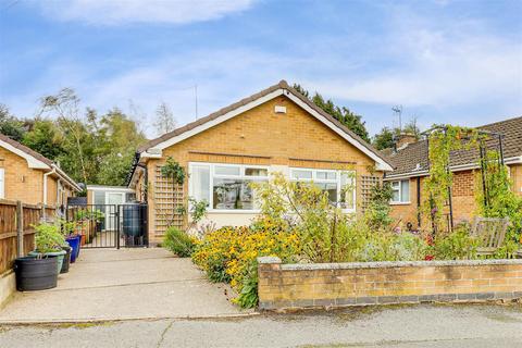 Leslie Grove, Calverton NG14