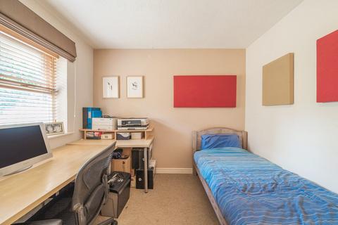 8 Gower Close, London, SW4 9LX
