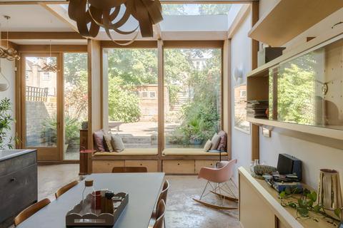 21 Ickburgh Road, London, E5 8AF