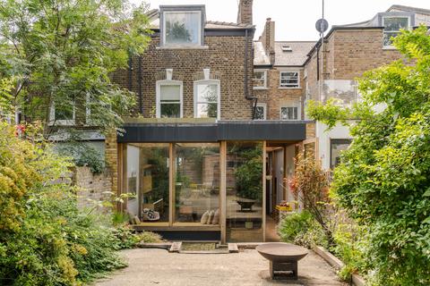 21 Ickburgh Road, London, E5 8AF