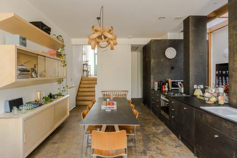 21 Ickburgh Road, London, E5 8AF