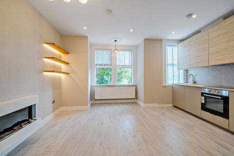 2 bedroom flat for sale, Ellingham Road, Shepherd's Bush, London, W12
