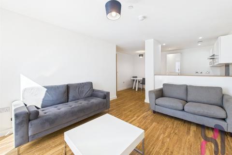 3 bedroom flat to rent, Media City, Michigan Point Tower B, 11 Michigan Avenue, Salford, M50