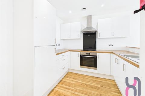 3 bedroom flat to rent, Media City, Michigan Point Tower B, 11 Michigan Avenue, Salford, M50