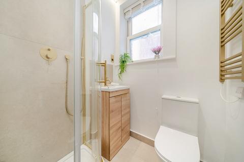 2 bedroom flat for sale, Ellingham Road, London, W12