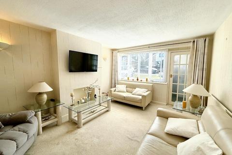 undefined, St. Marys Way, Weedon, NN7 4QL