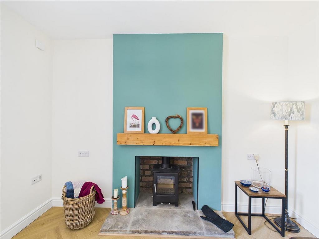Sitting room/ bedroom 4