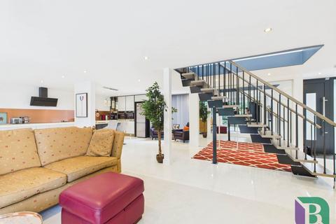 4 bedroom detached house for sale, Church Road, Woburn Sands MK17