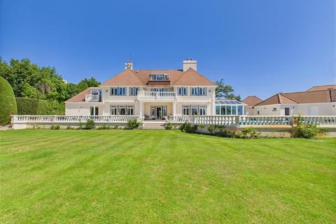 6 bedroom house for sale, A Stunning Estate That Combines Generous Proportions With Scope To Make it Your Own