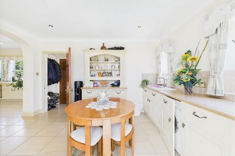 6 bedroom house for sale, A Stunning Estate That Combines Generous Proportions With Scope To Make it Your Own