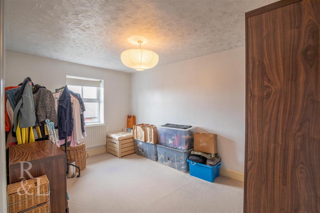 20 Kensington Drive (1).jpg