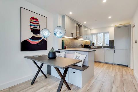 undefined, Wellington Terrace, Wapping, London, E1W