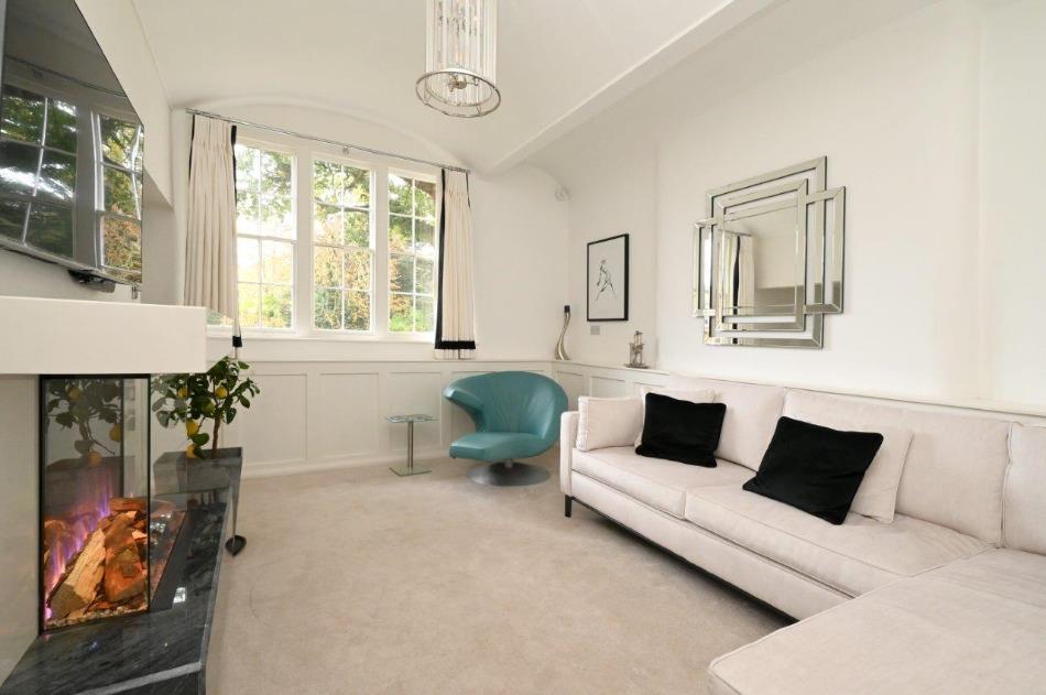Lounge/Sitting Room