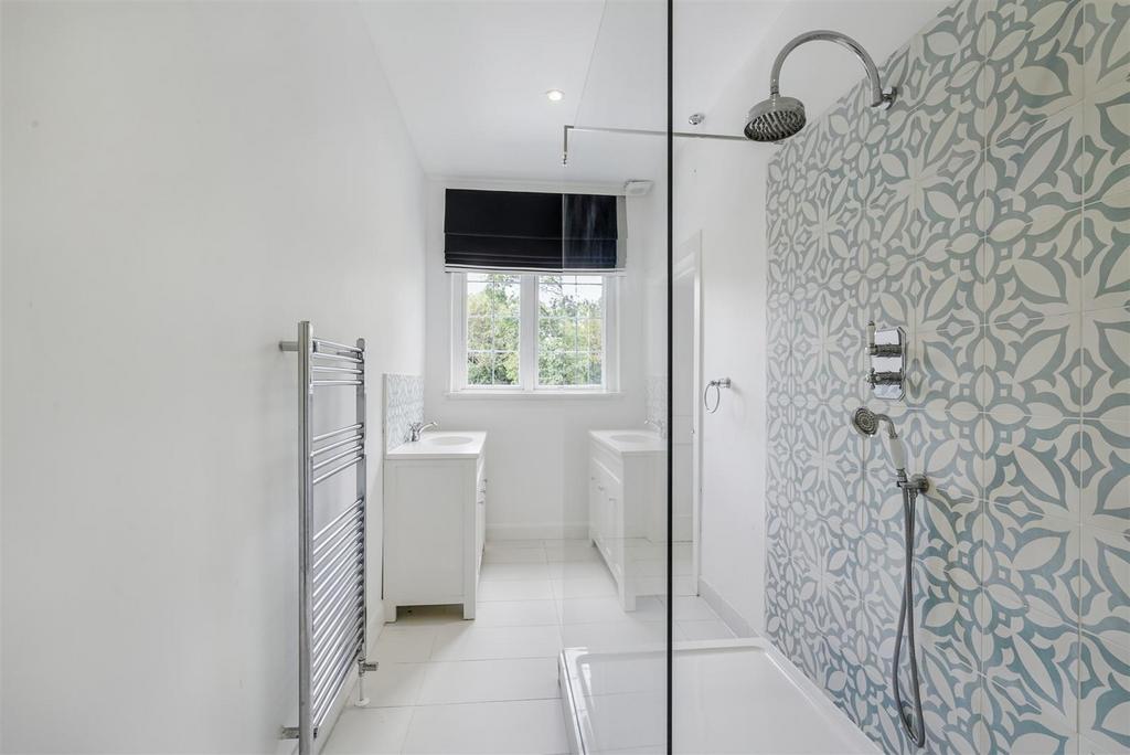Ensuite 1 2.jpeg