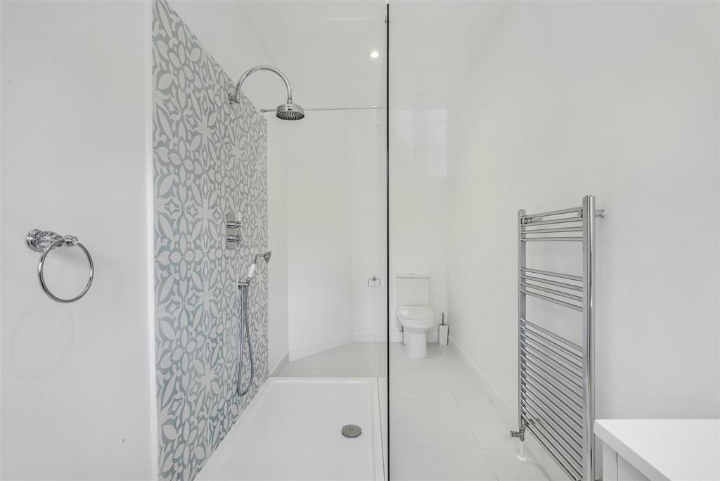 Ensuite 1 1.jpeg